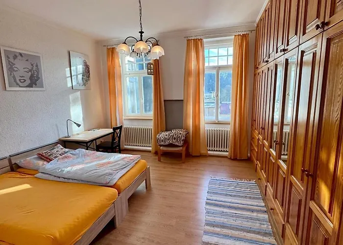 Luxurious Above The Colonade Apartament